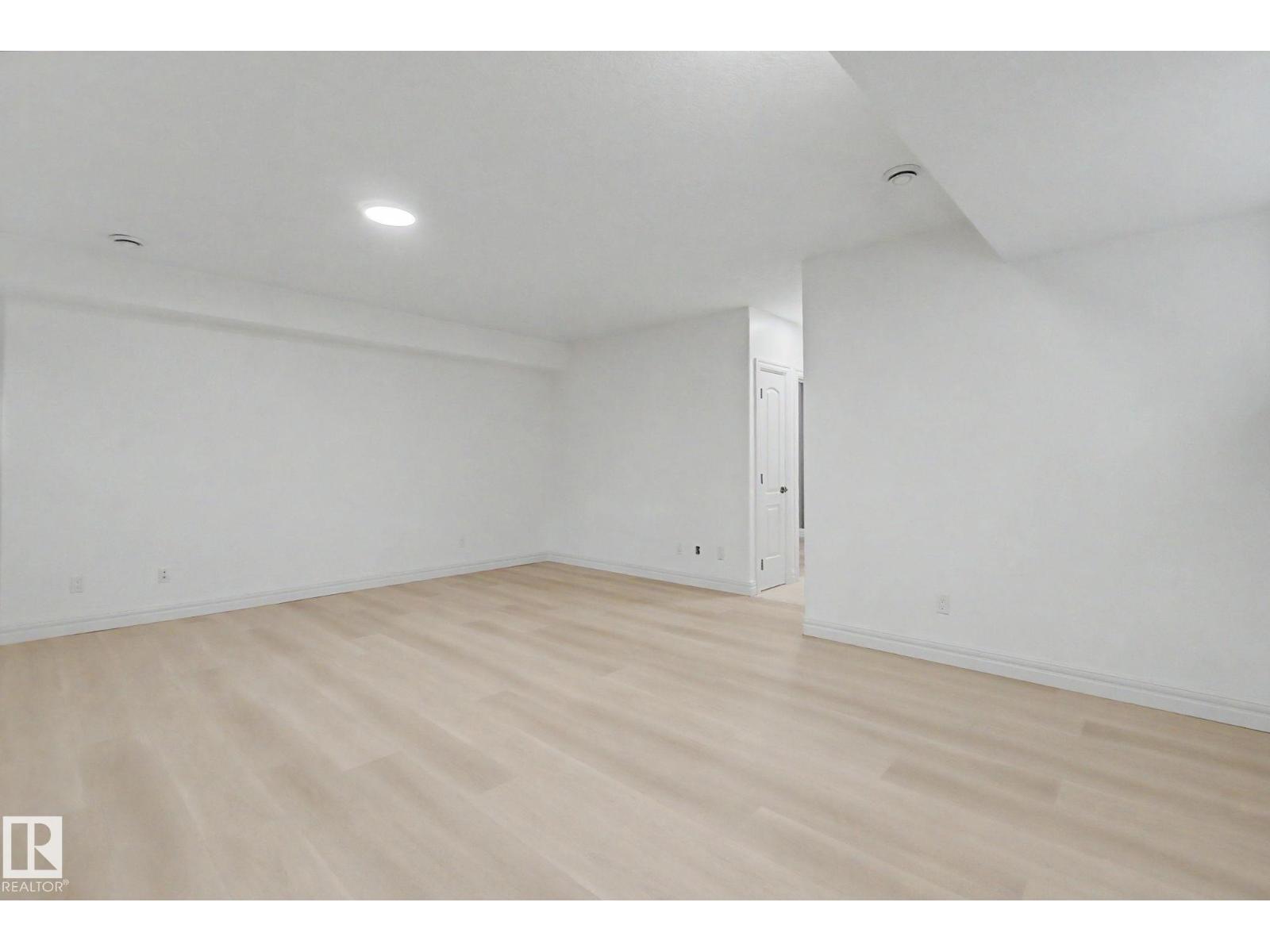 9654 83 AV NW - 55