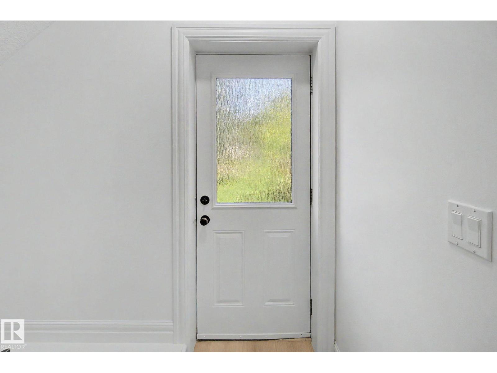 9654 83 AV NW - 57