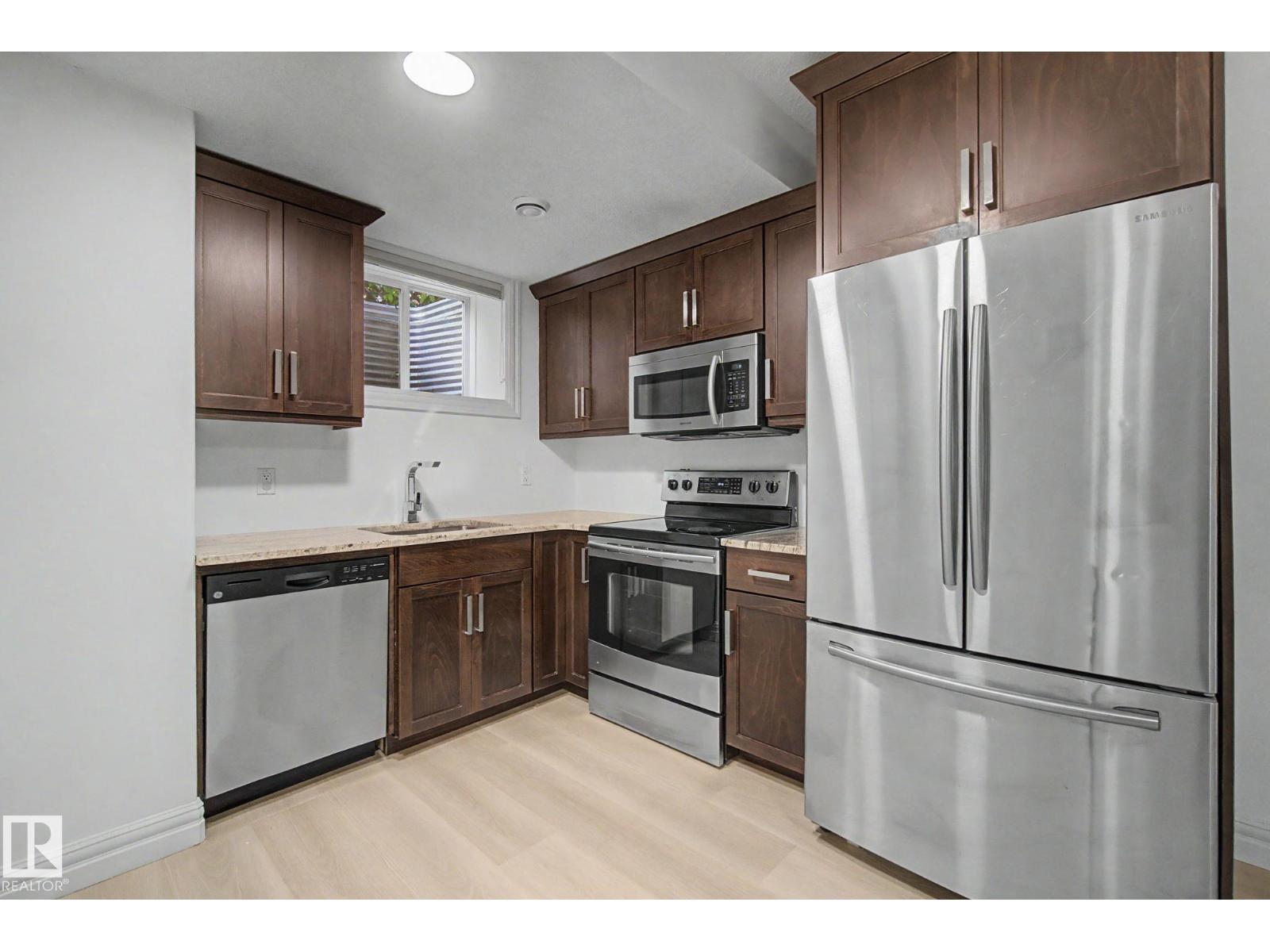 9654 83 AV NW - 53