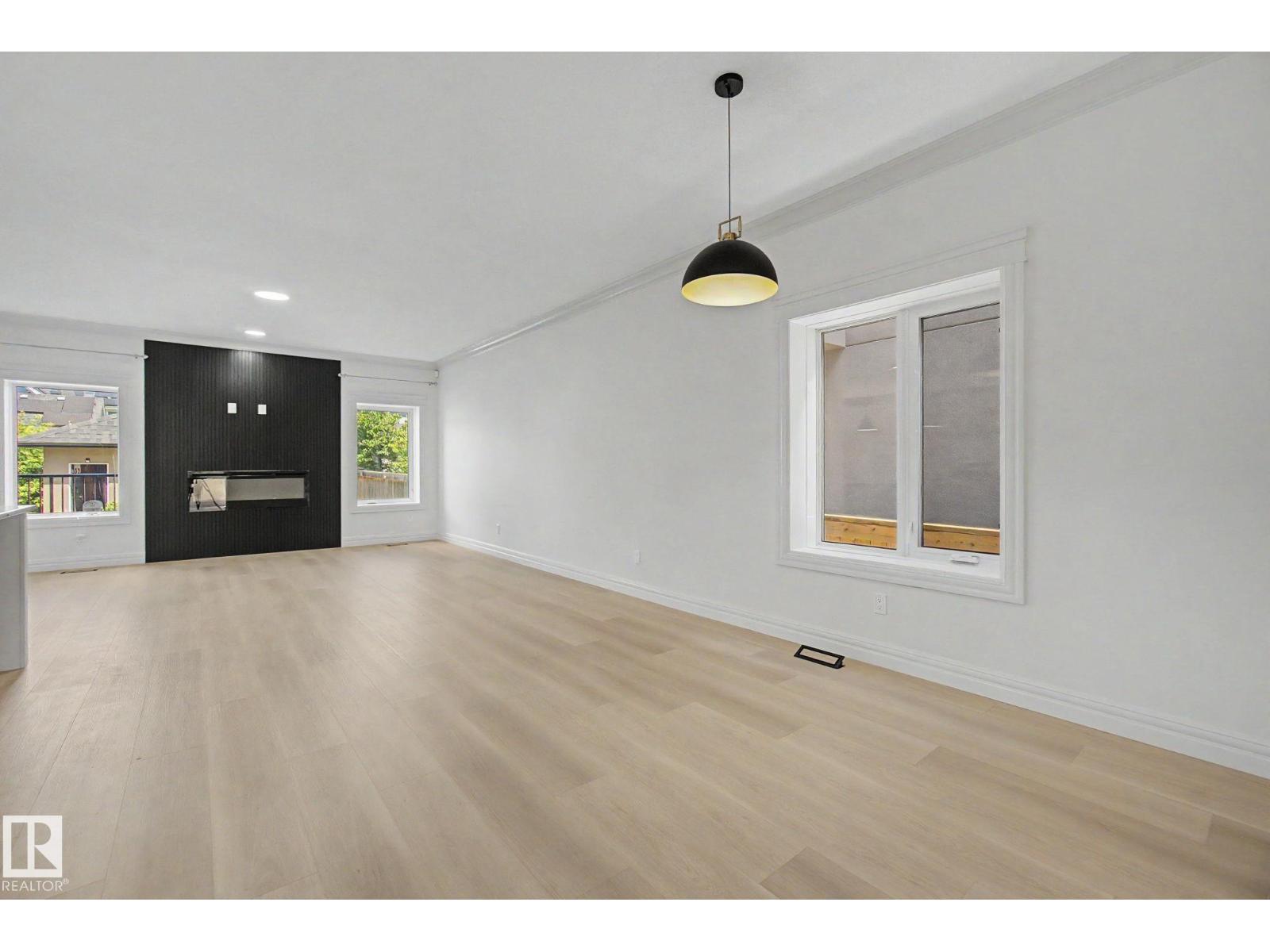 9654 83 AV NW - 16