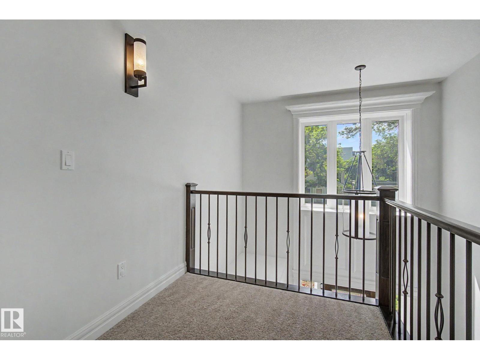 9654 83 AV NW - 32