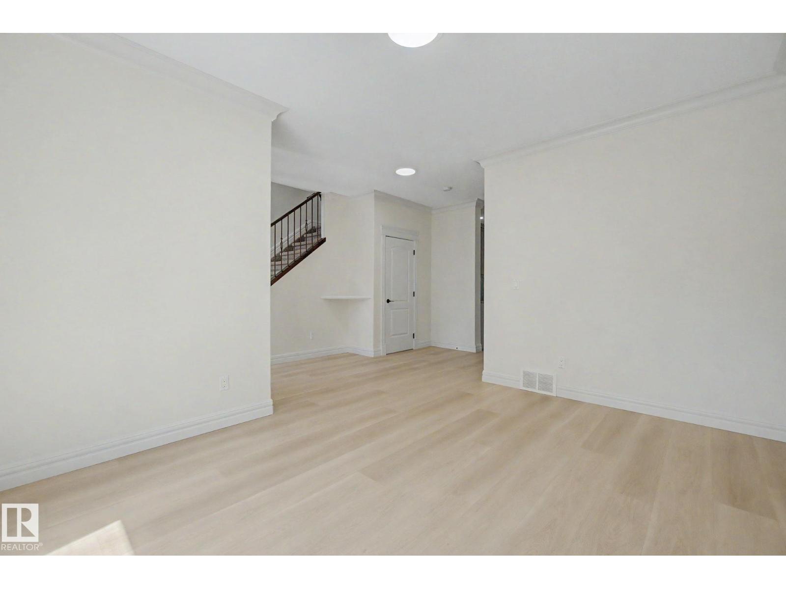 9654 83 AV NW - 13