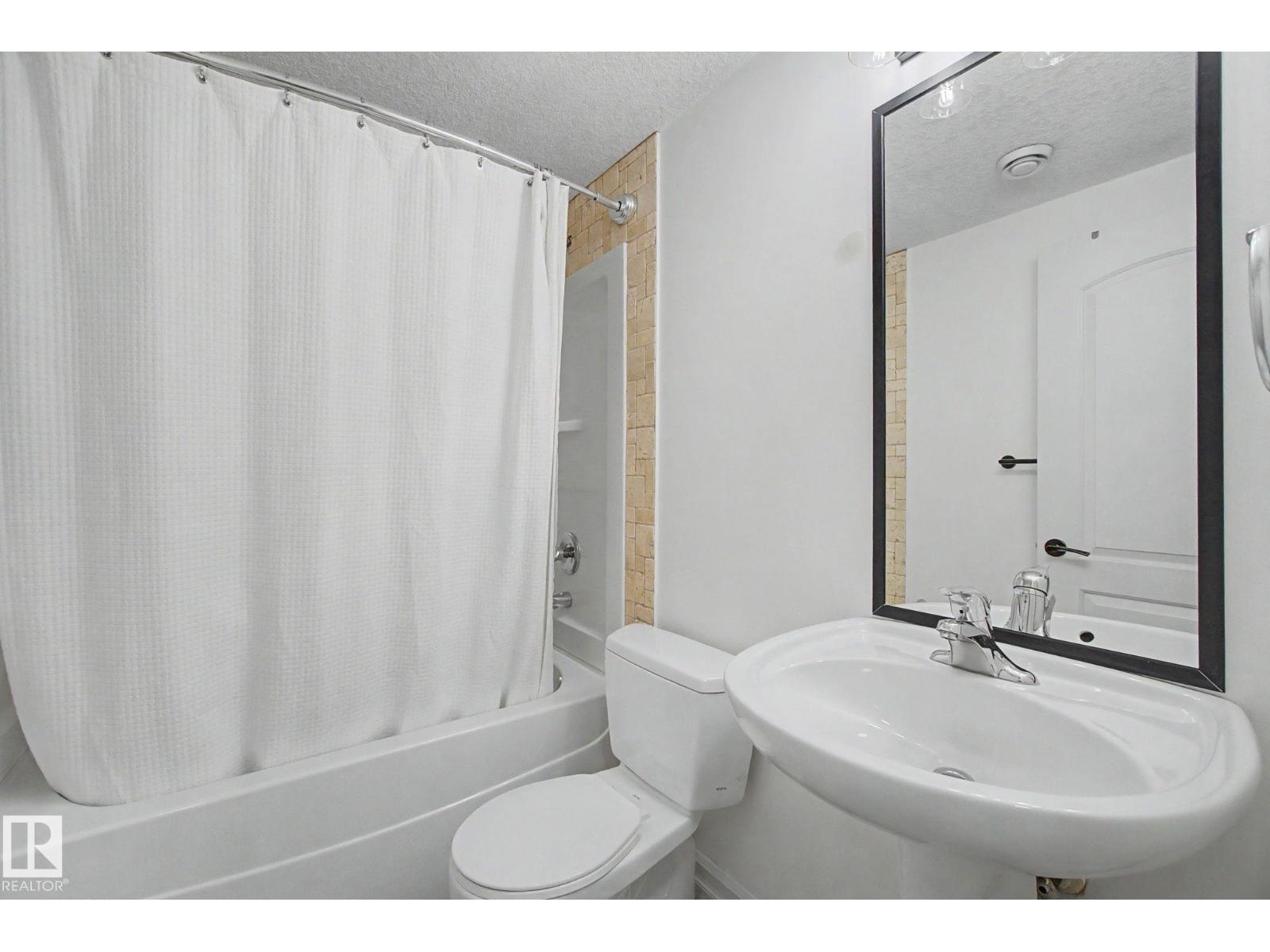 9654 83 AV NW - 61
