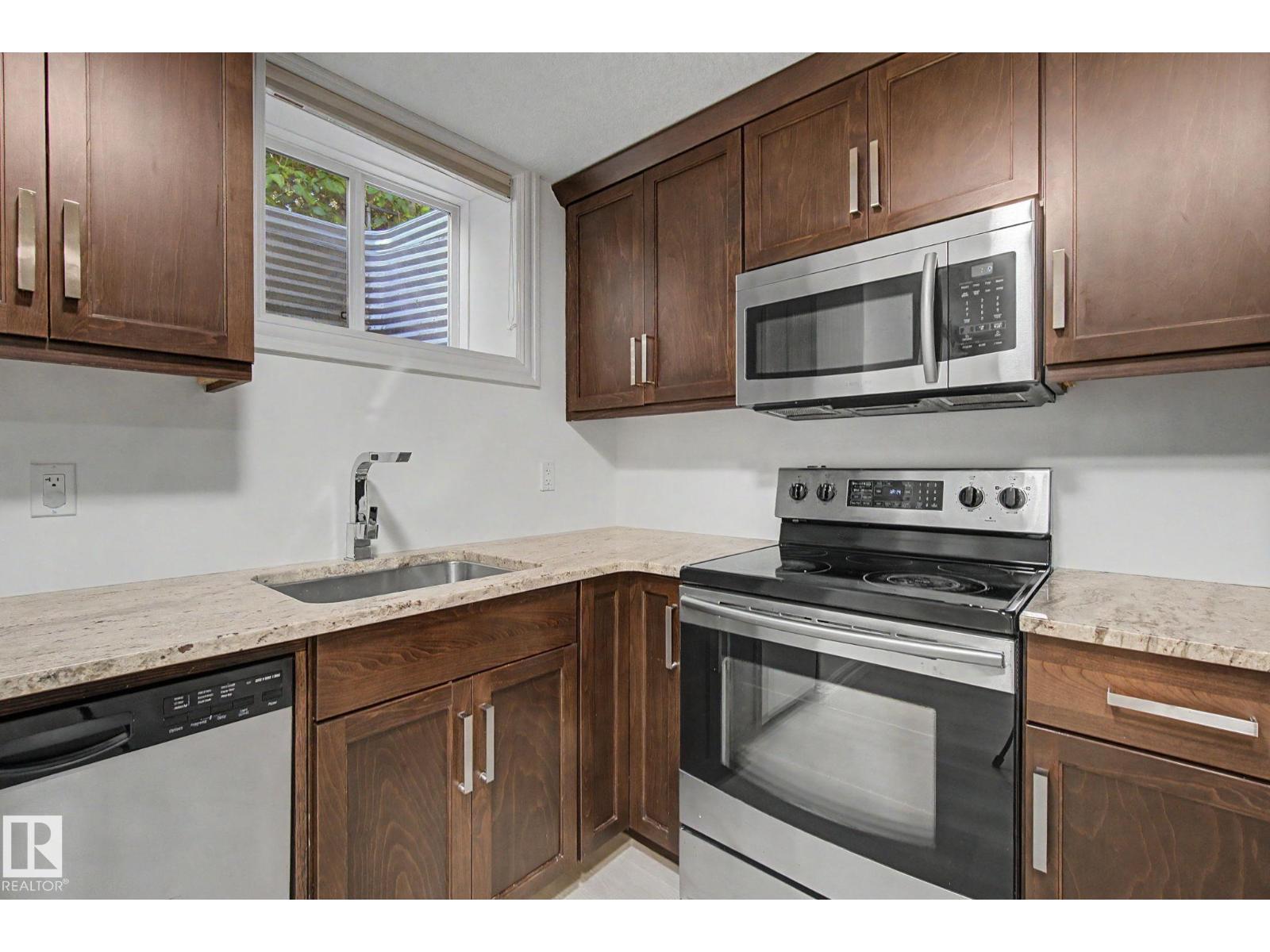 9654 83 AV NW - 54