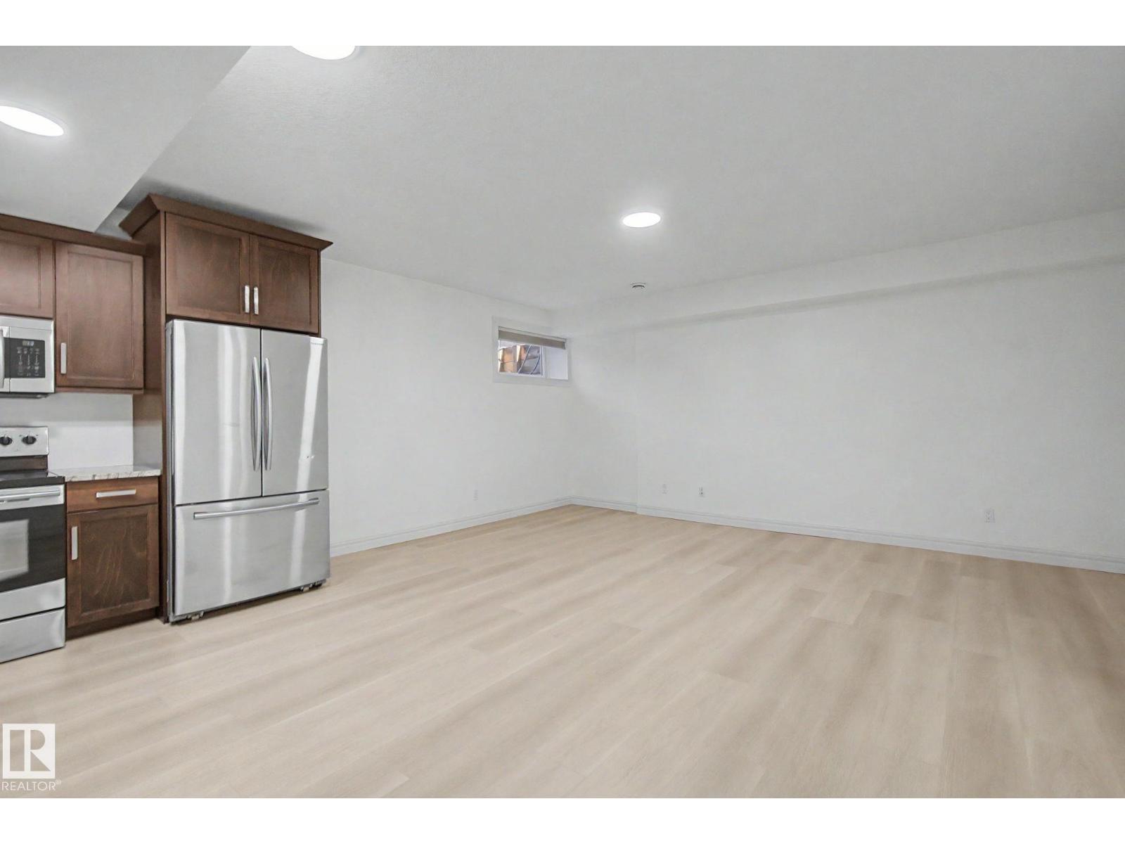 9654 83 AV NW - 56