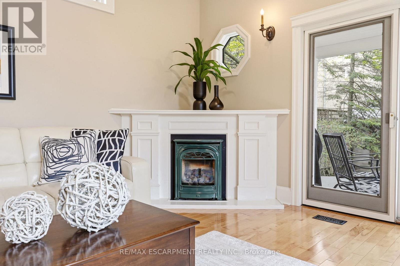 2116 CAROLINE STREET - 20