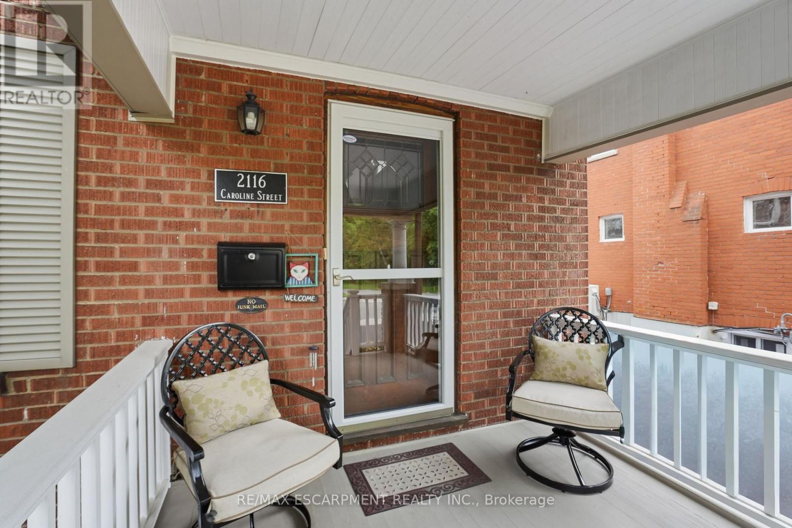 2116 CAROLINE STREET - 4