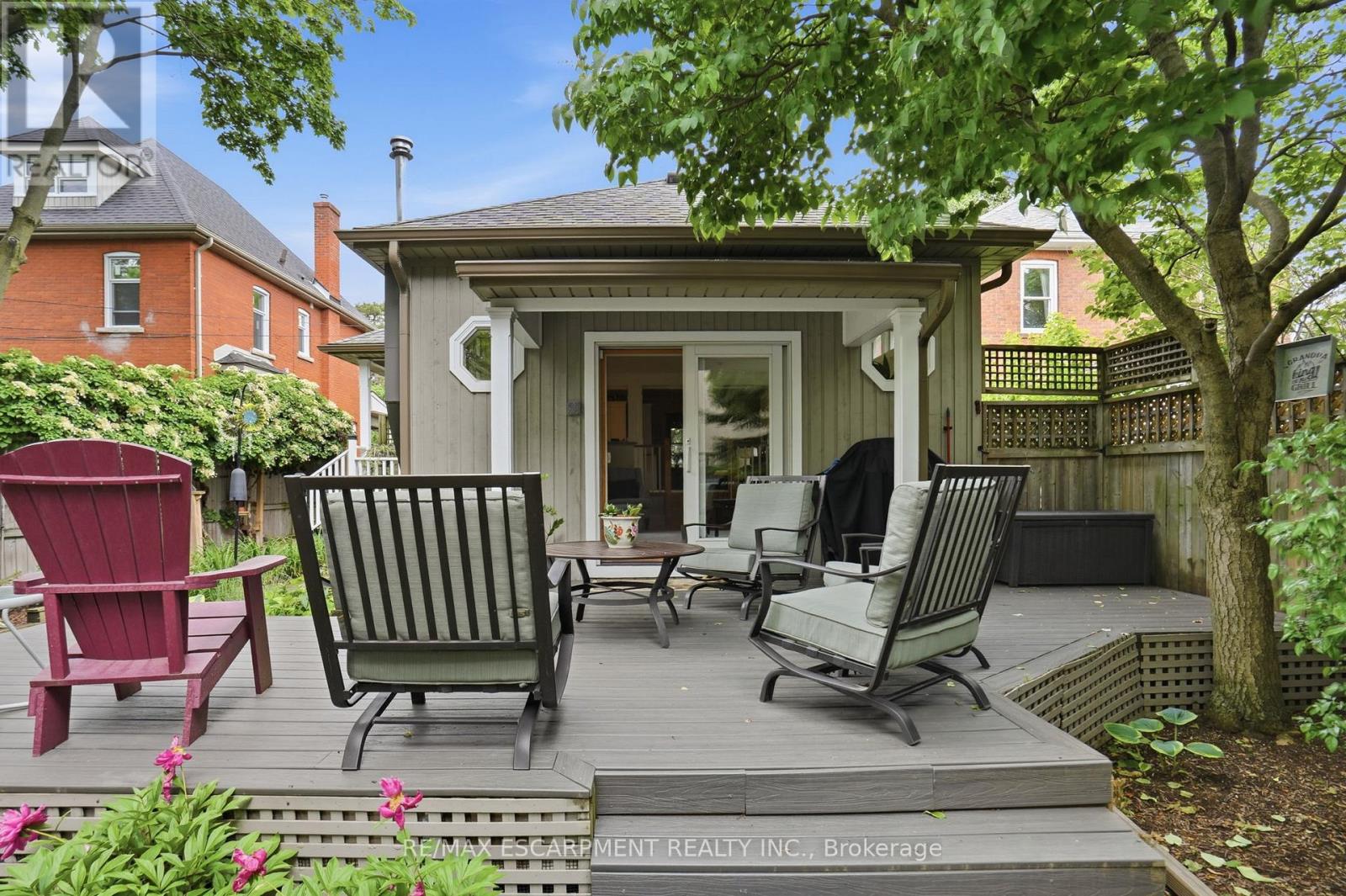 2116 CAROLINE STREET - 48