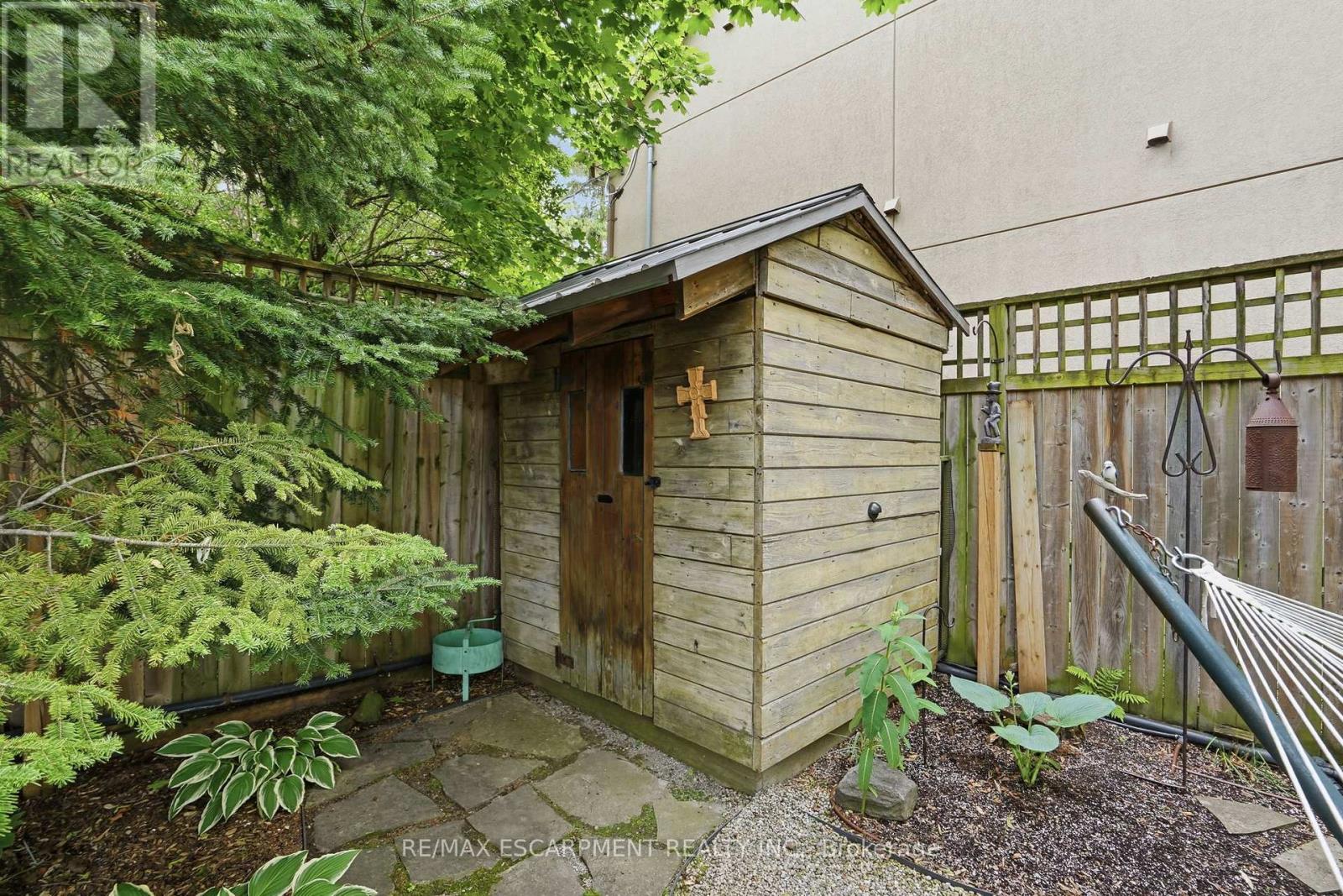 2116 CAROLINE STREET - 47