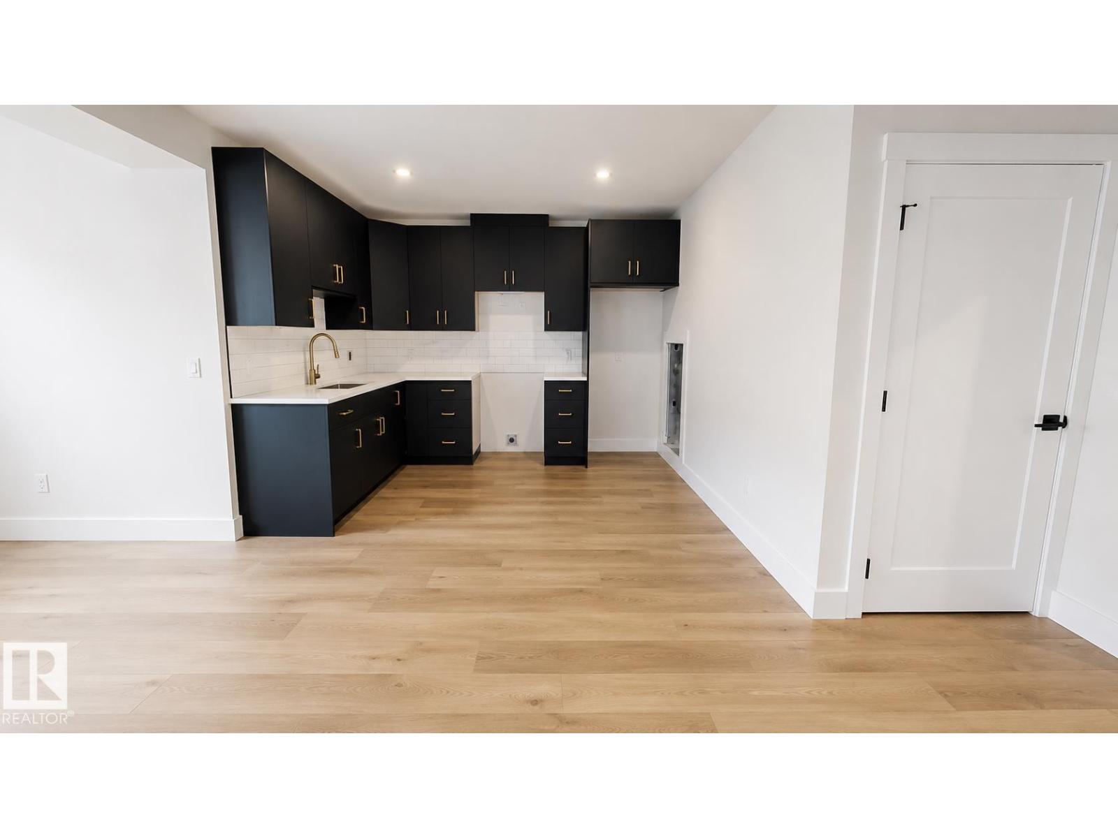 4710 49 ST - 21