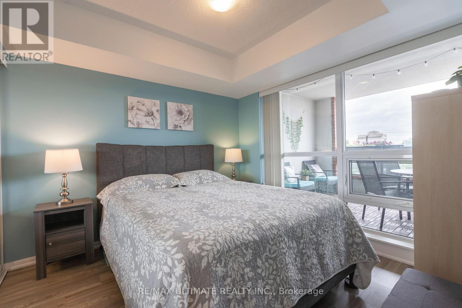 #308 830 LAWRENCE AVENUE W - 16