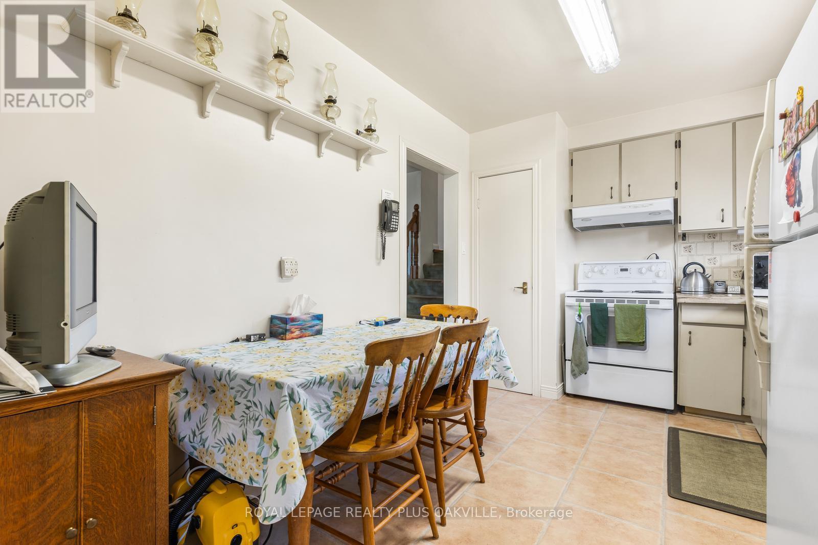 227 SANDWELL DRIVE - 12