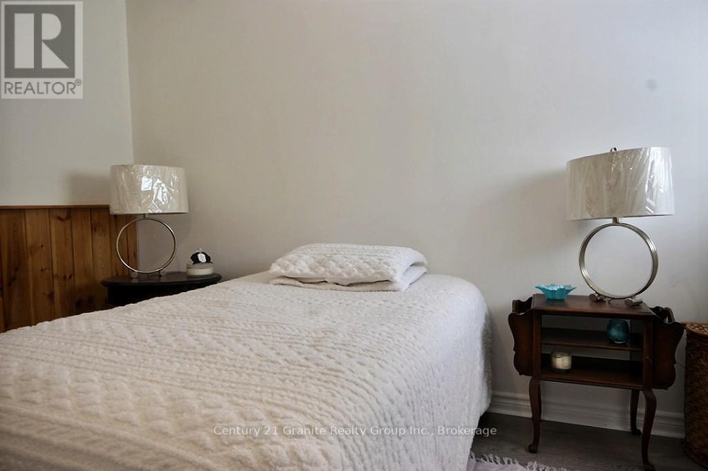 15661 35 HIGHWAY - 14