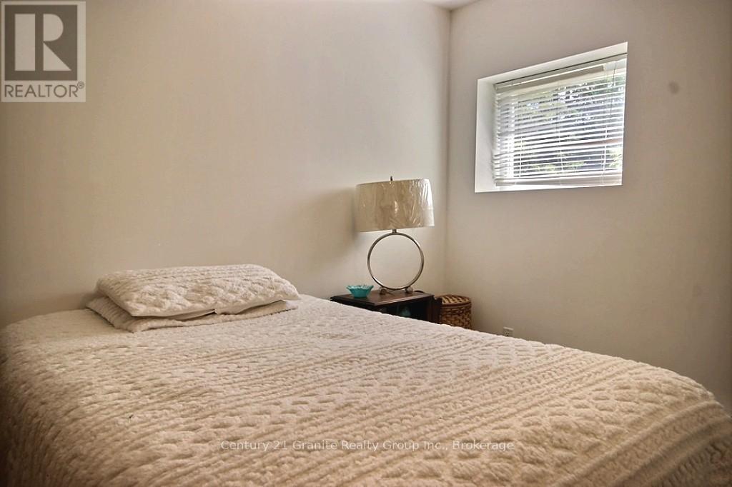 15661 35 HIGHWAY - 15