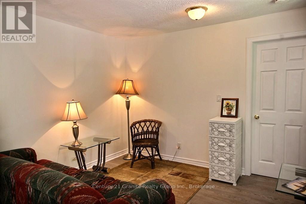 15661 35 HIGHWAY - 13