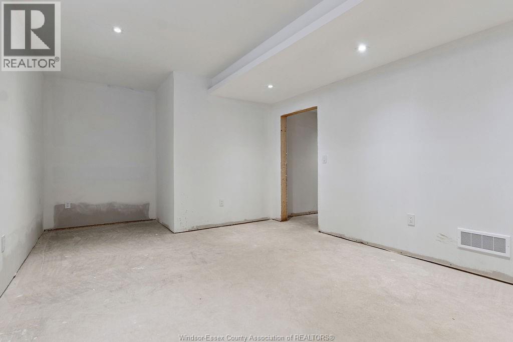 152 GRANDVIEW AVENUE - 43