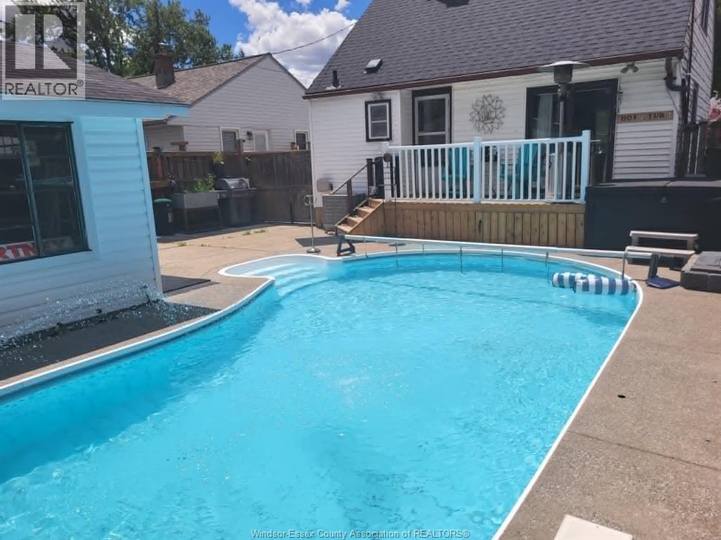 1042 EDWARD AVENUE - 10