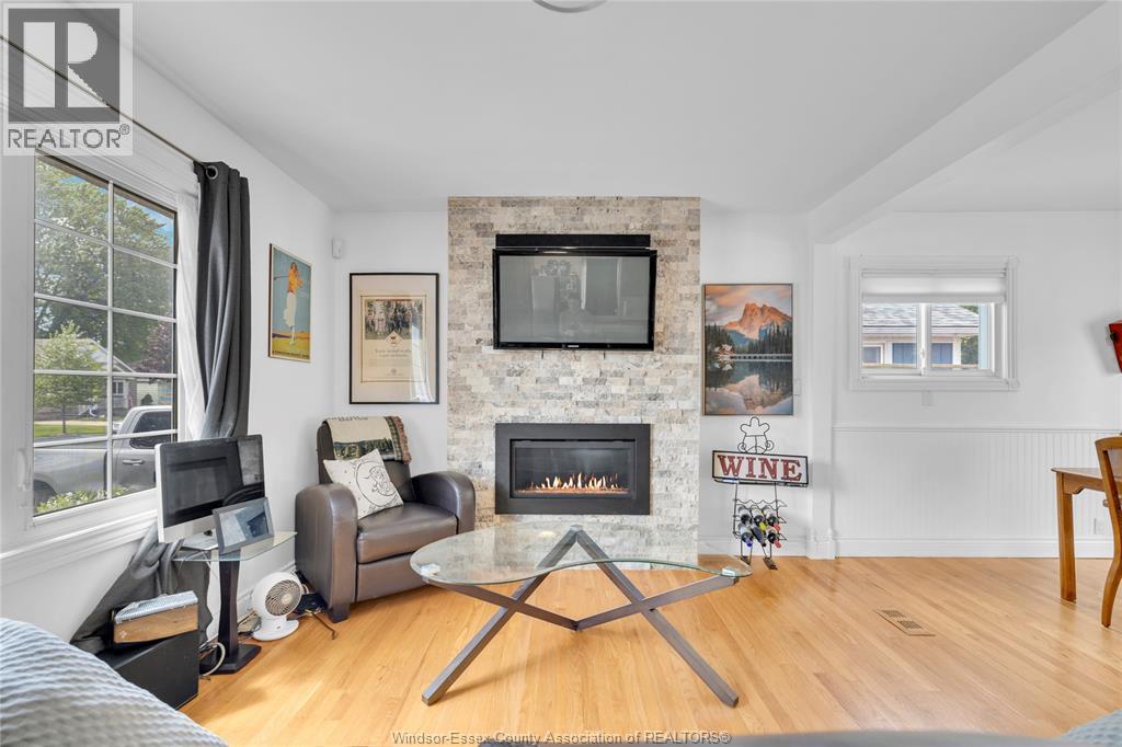 1042 EDWARD AVENUE - 19