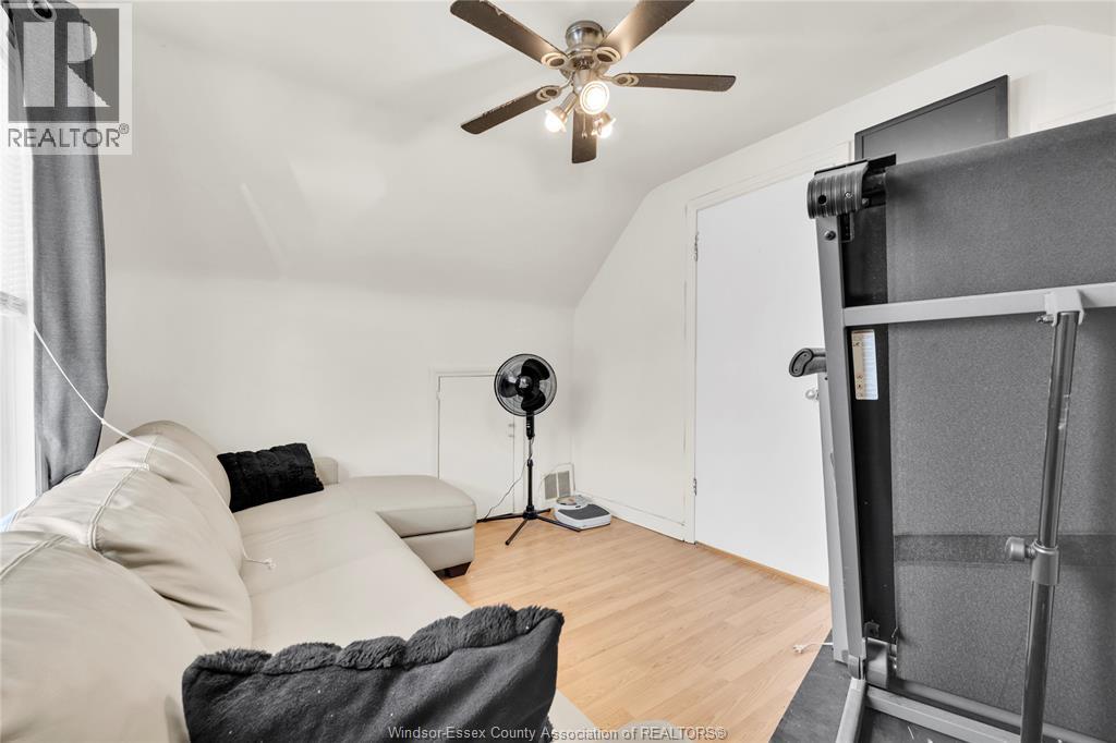 1042 EDWARD AVENUE - 28