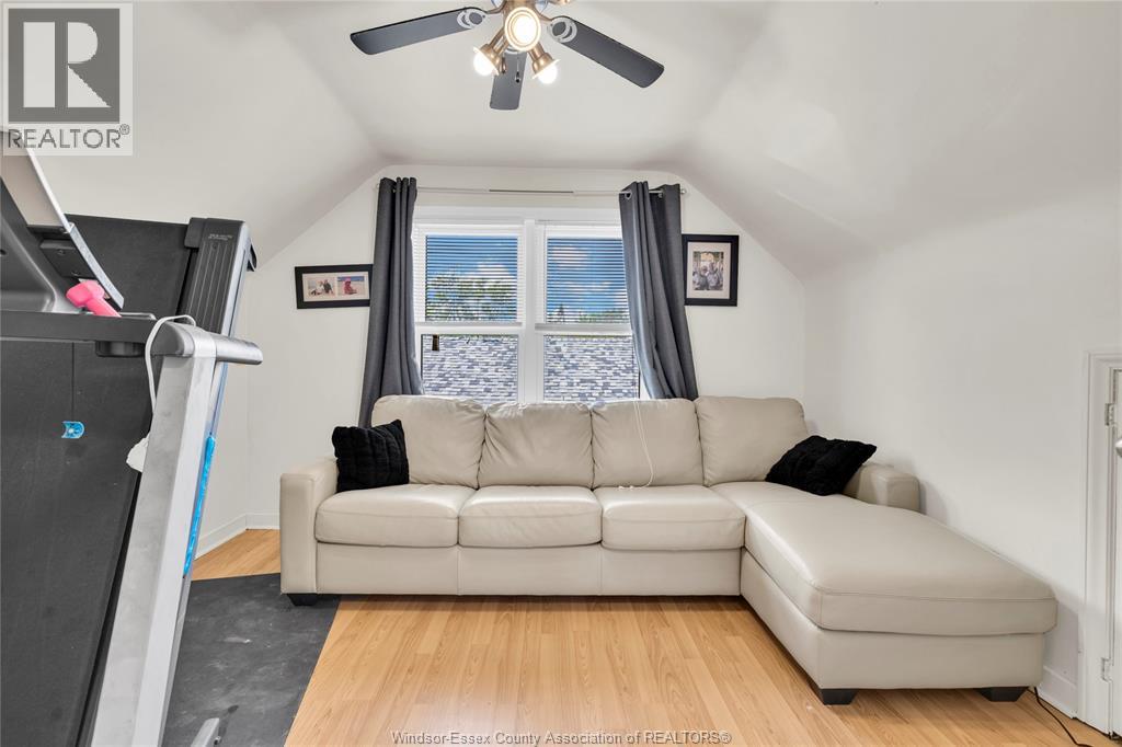 1042 EDWARD AVENUE - 27