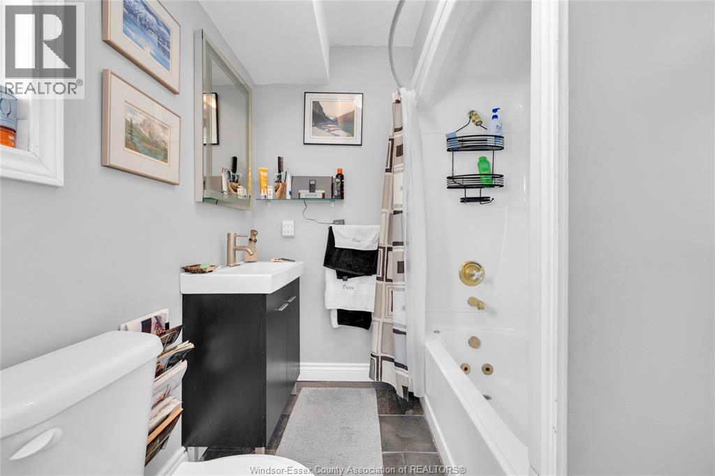 1042 EDWARD AVENUE - 24