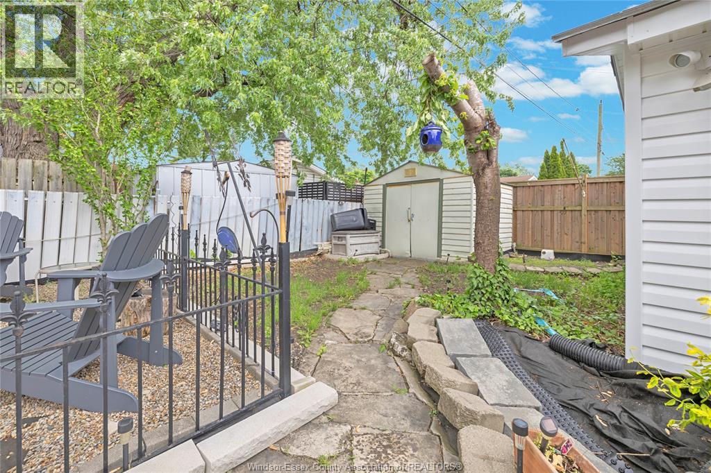 1042 EDWARD AVENUE - 7