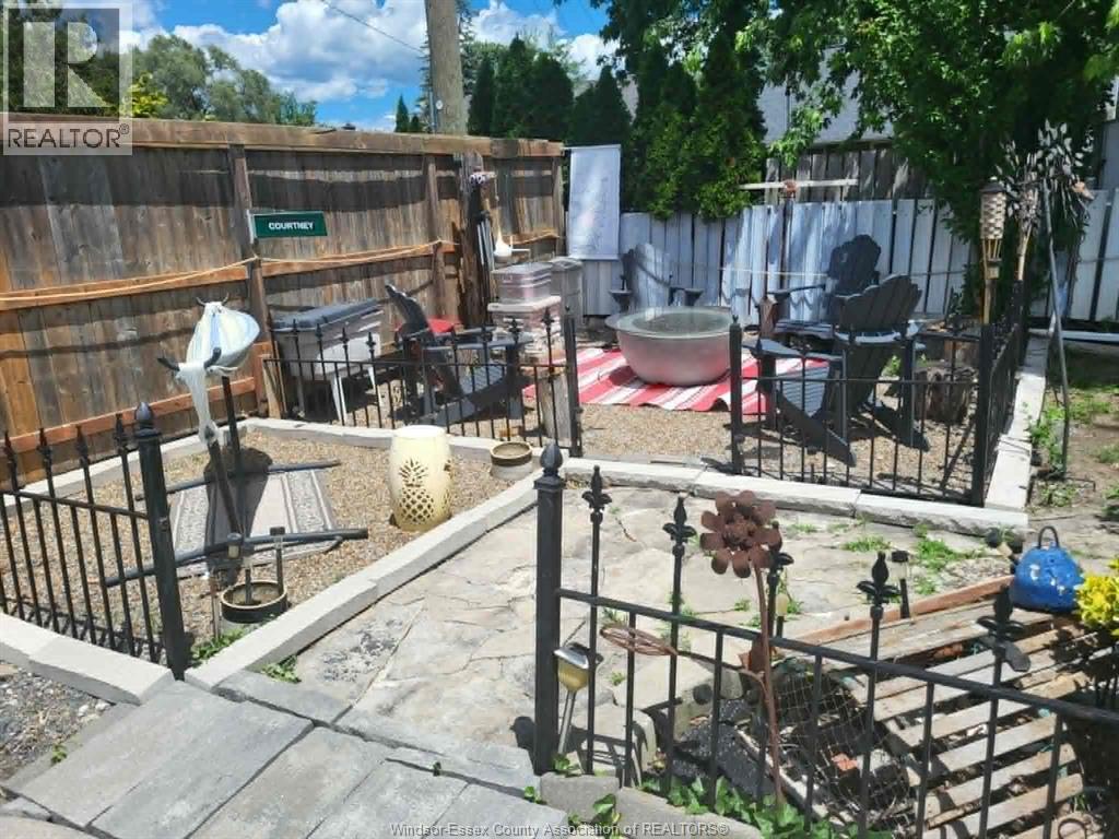 1042 EDWARD AVENUE - 9