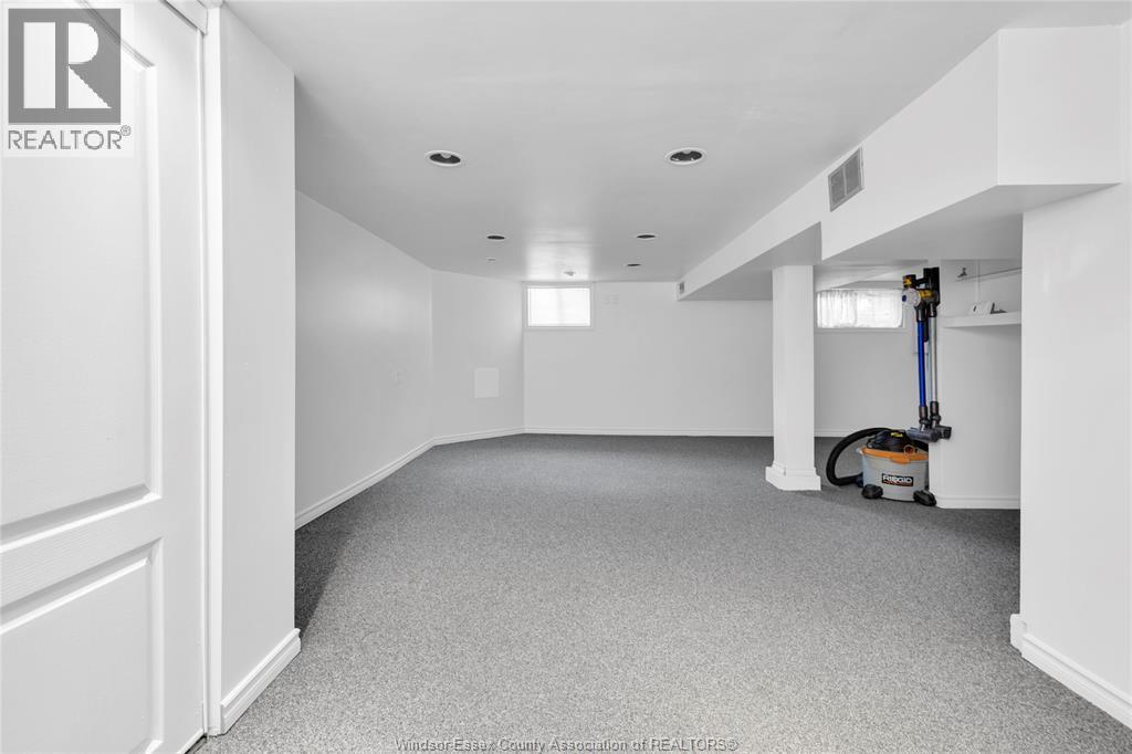 1042 EDWARD AVENUE - 31