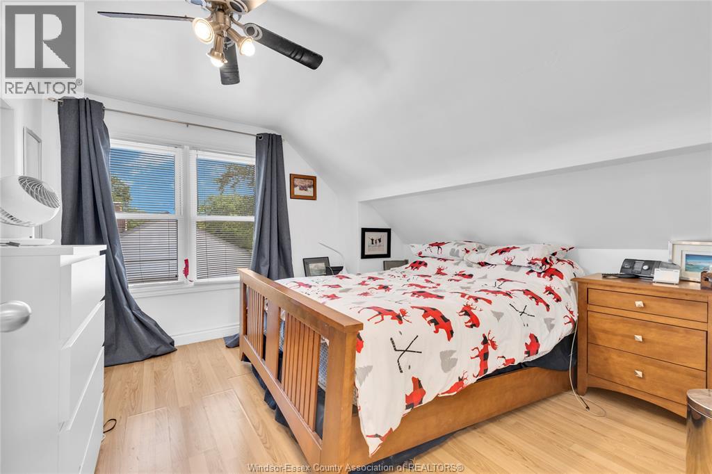 1042 EDWARD AVENUE - 25