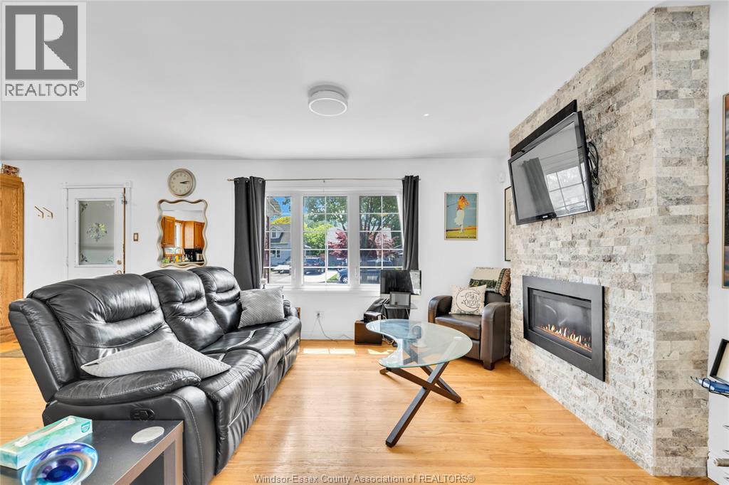 1042 EDWARD AVENUE - 21