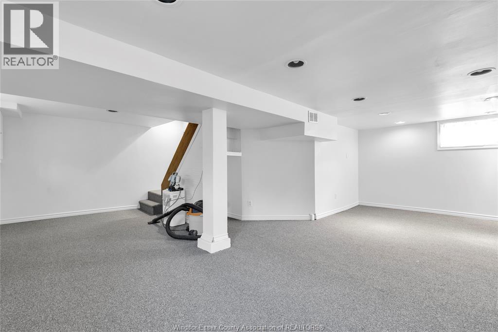1042 EDWARD AVENUE - 30