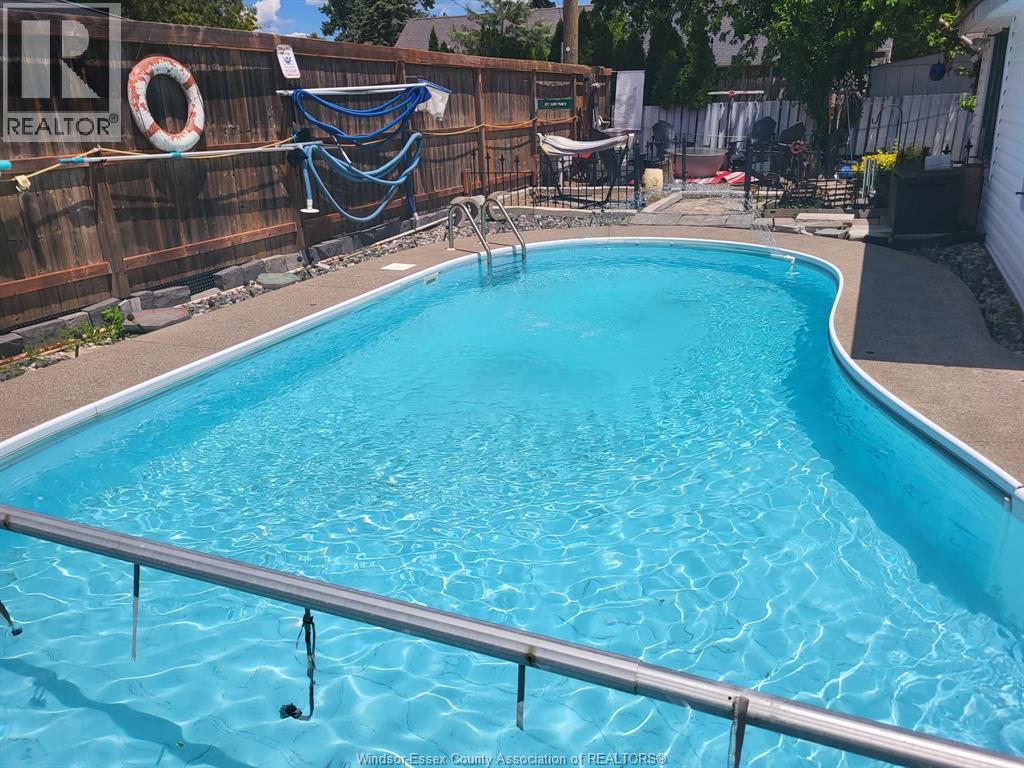1042 EDWARD AVENUE - 12