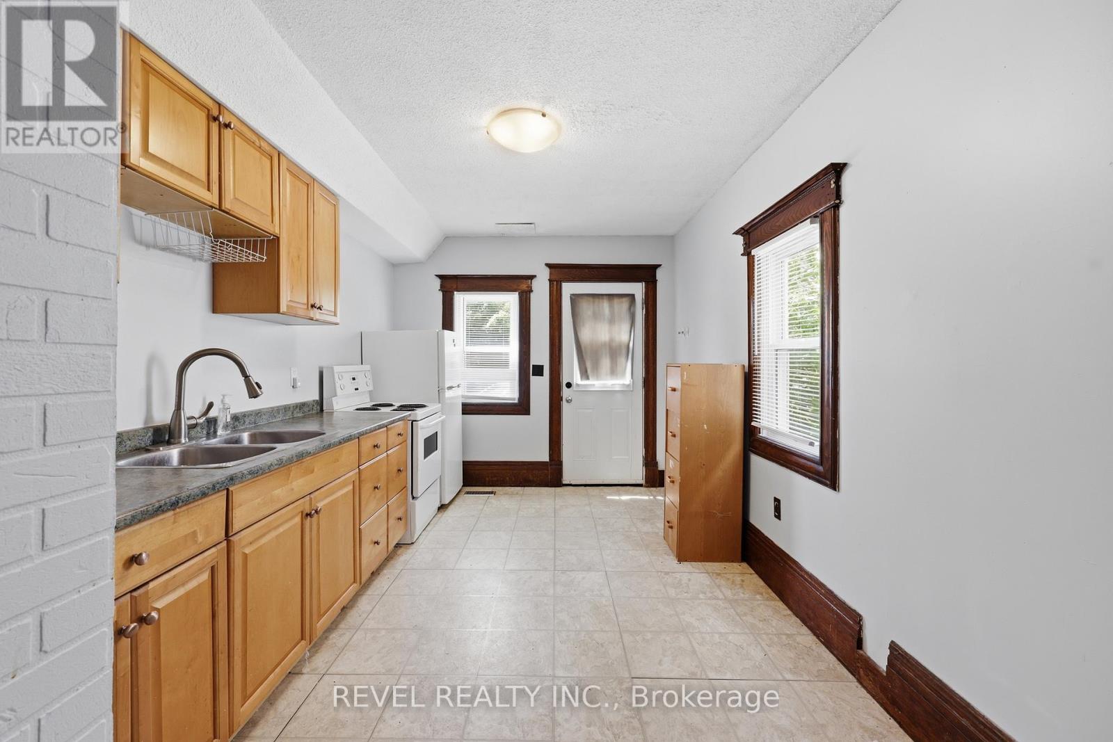 463 EAST MAIN STREET - 13