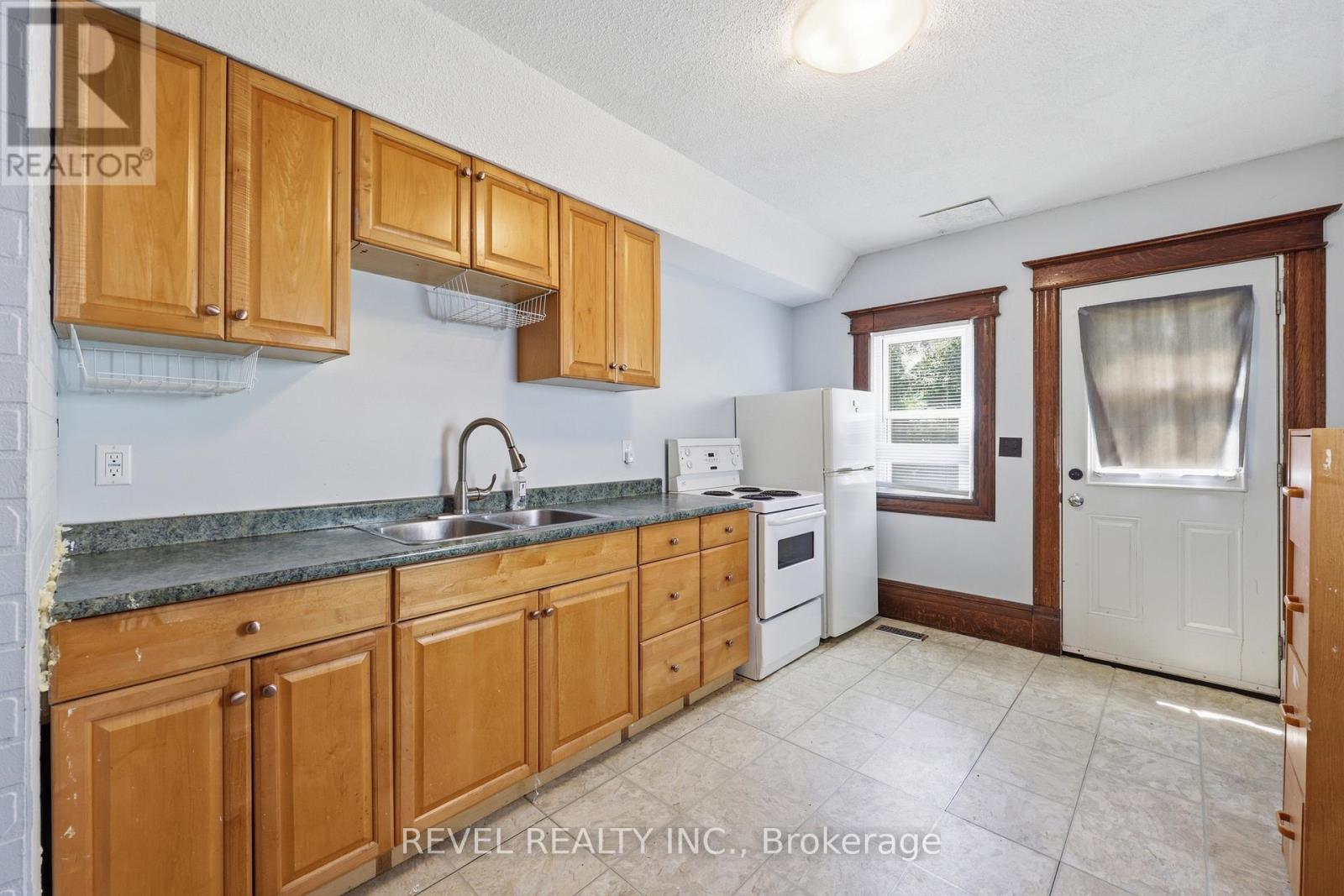463 EAST MAIN STREET - 14