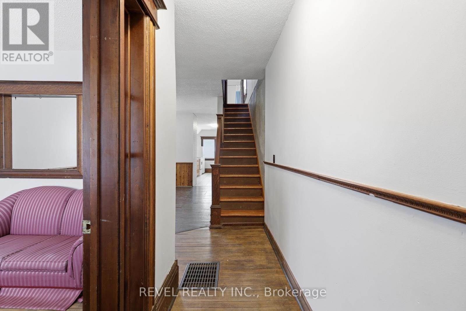 463 EAST MAIN STREET - 7