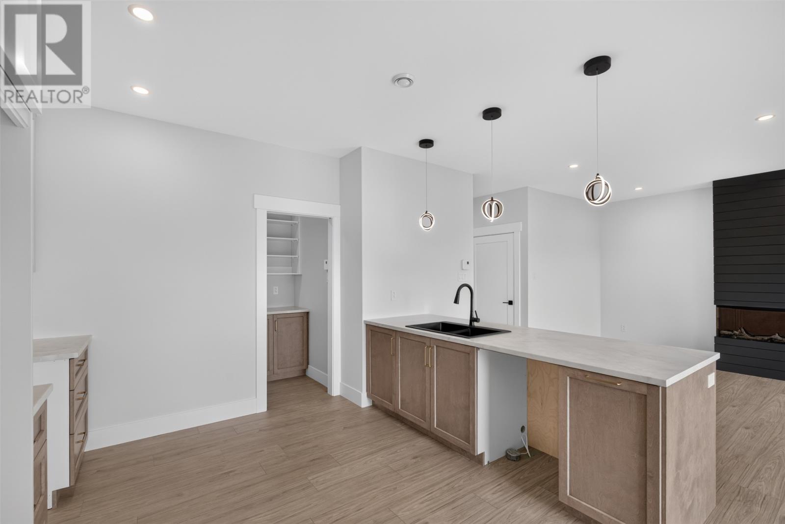 99 Trenton Drive - 13