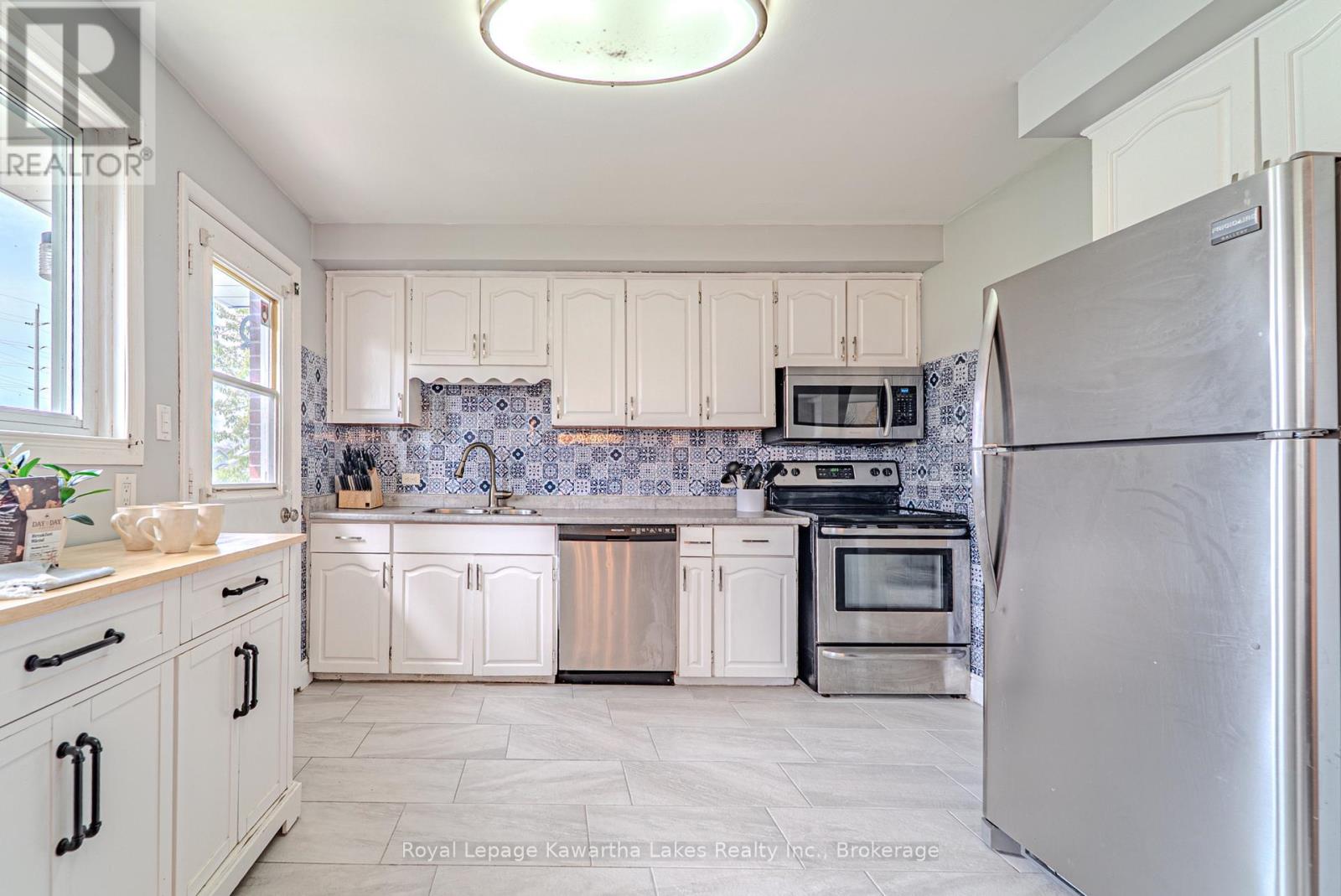 645 HAYDEN CRESCENT - 13