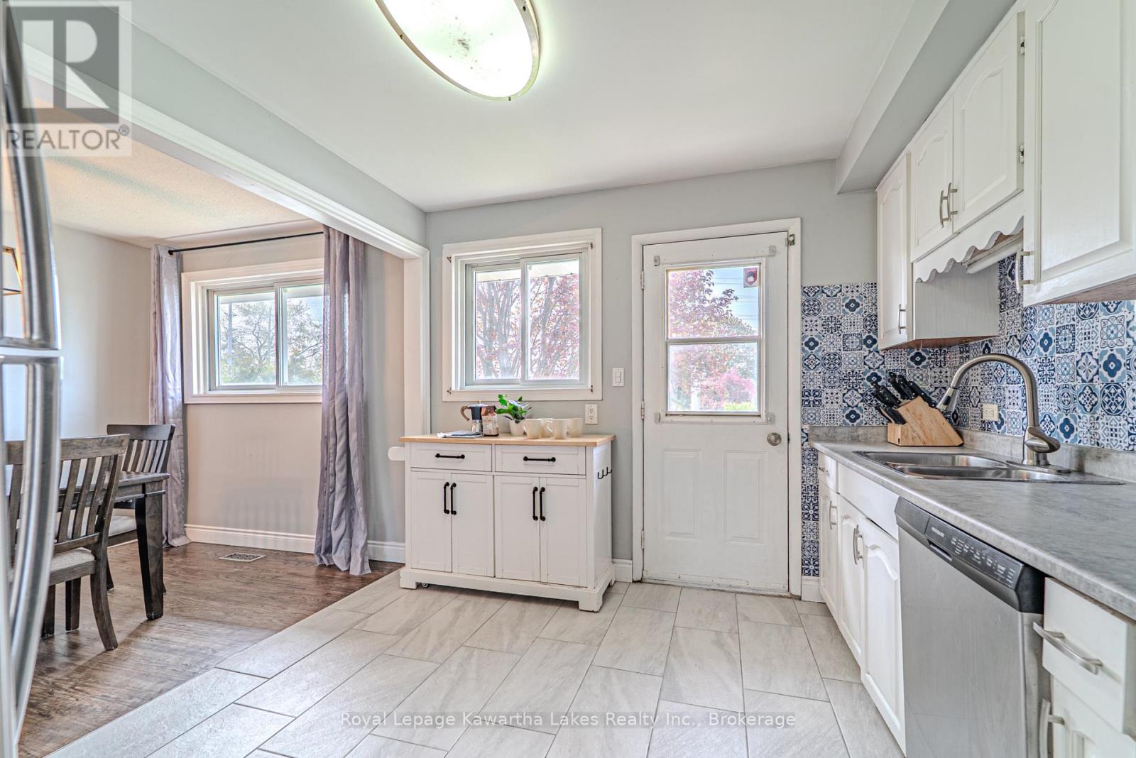 645 HAYDEN CRESCENT - 14