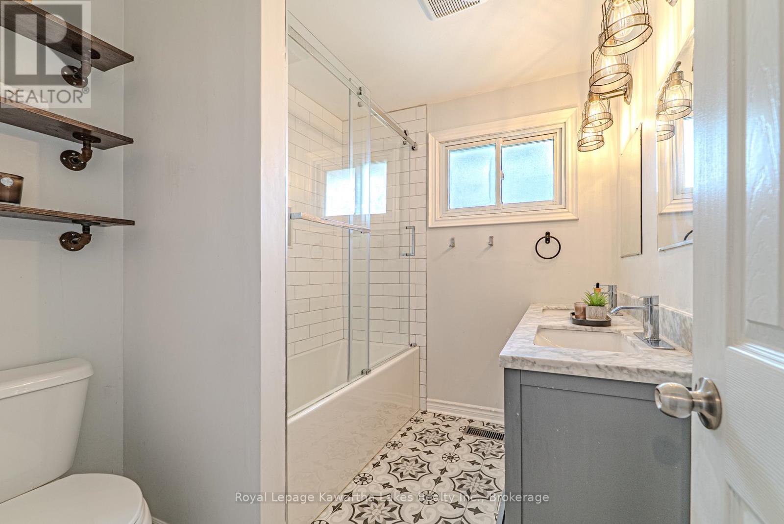 645 HAYDEN CRESCENT - 20