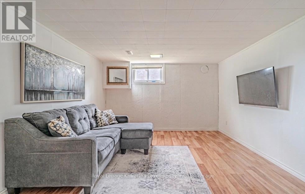 645 HAYDEN CRESCENT - 22