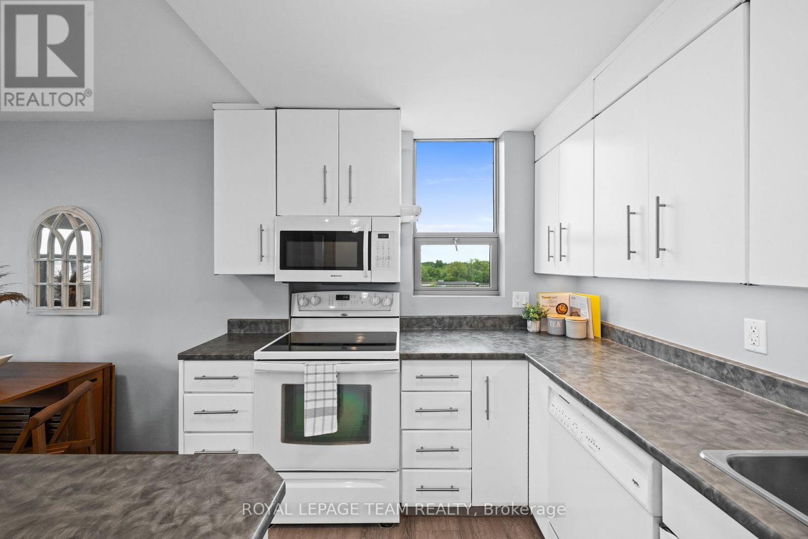#611 1440 HERON ROAD - 11