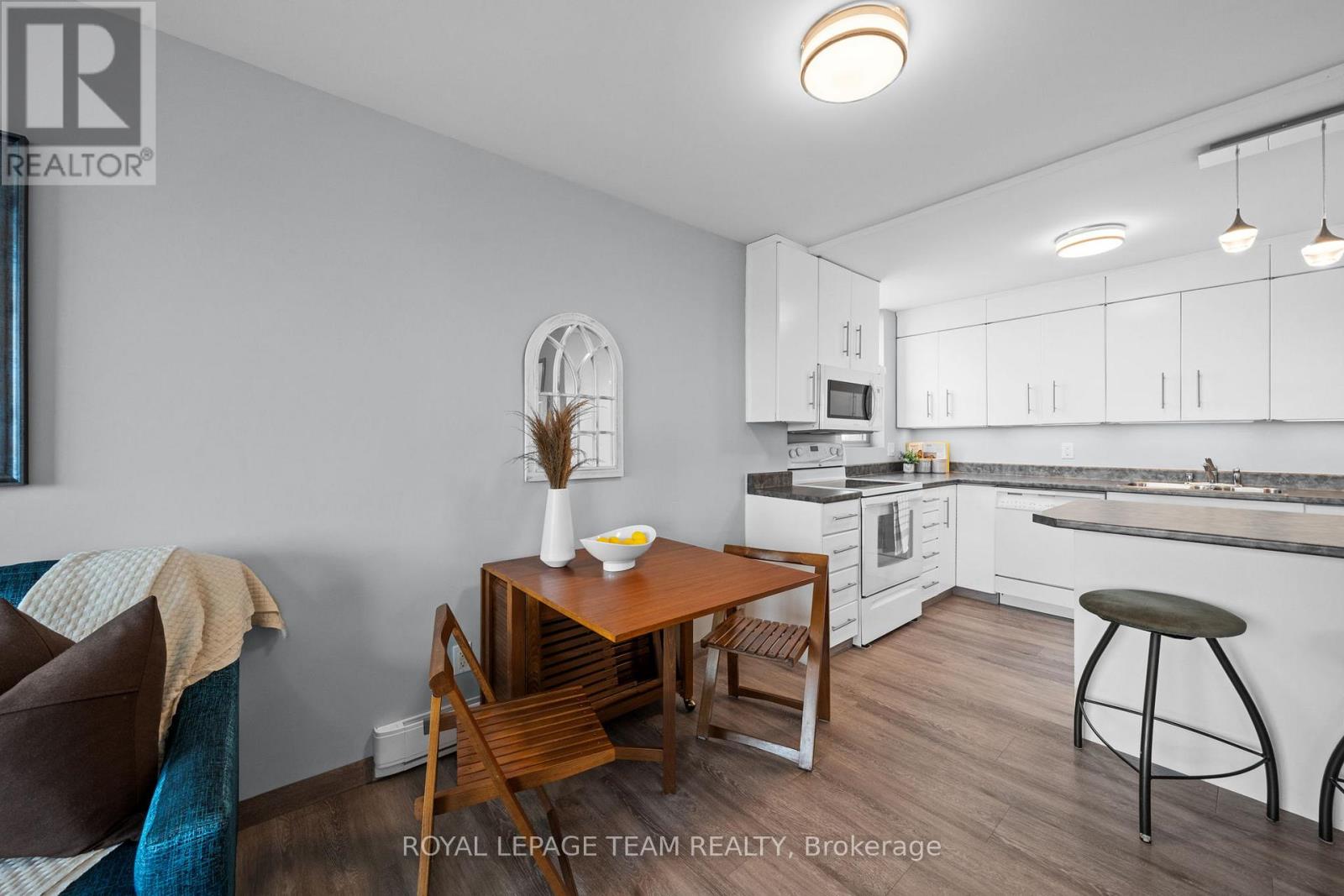 #611 1440 HERON ROAD - 16