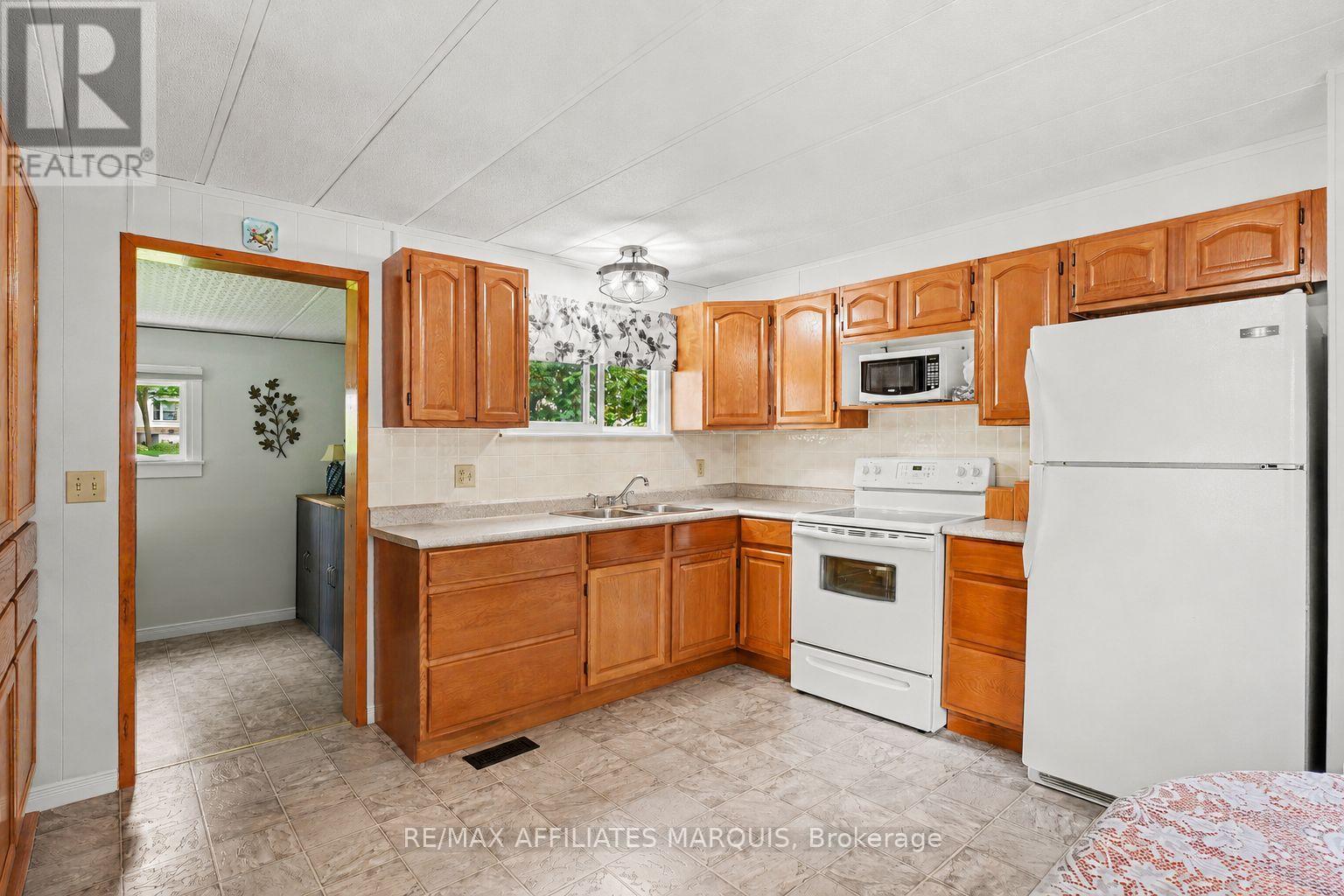10 SADDLE AVENUE - 11