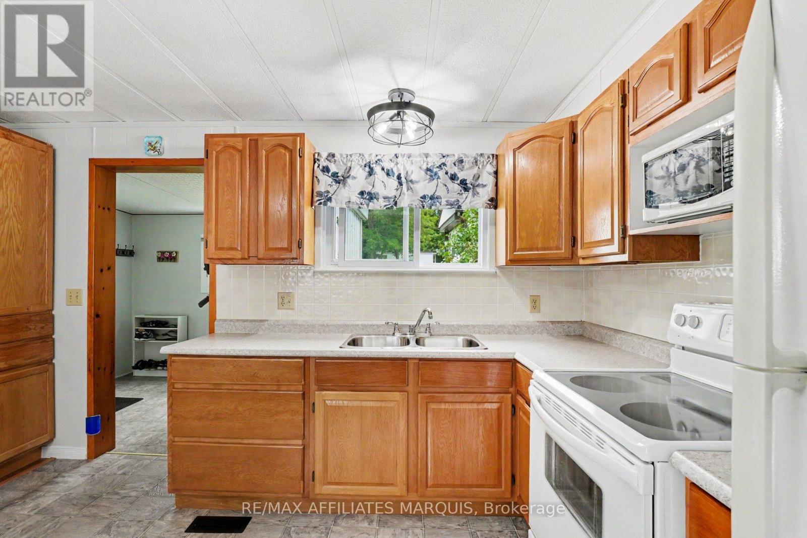 10 SADDLE AVENUE - 12