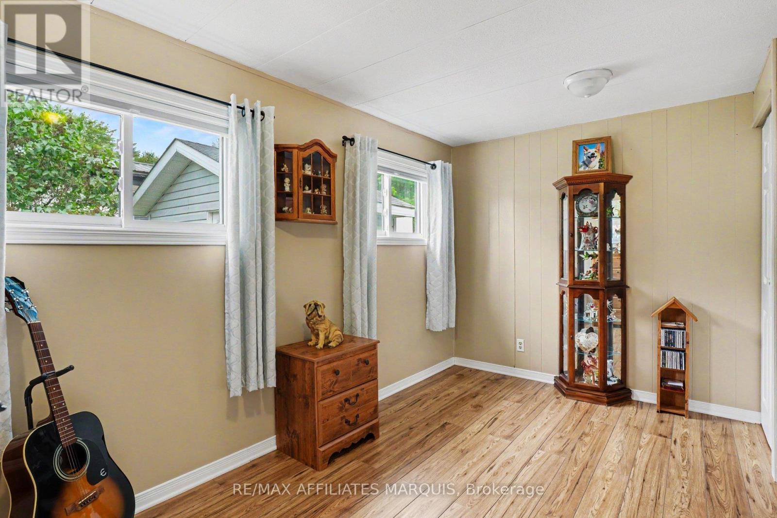10 SADDLE AVENUE - 21