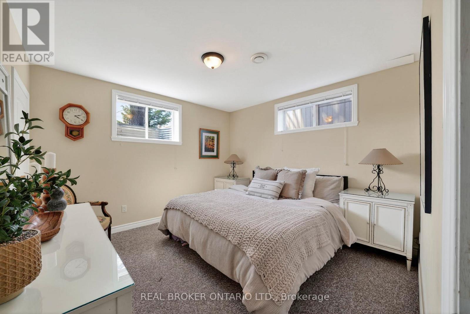 12 PENNY LANE - 38