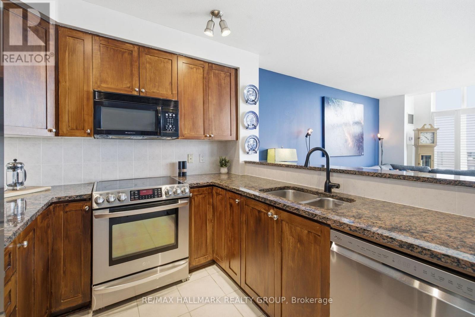 #2301 570 LAURIER AVENUE W - 10