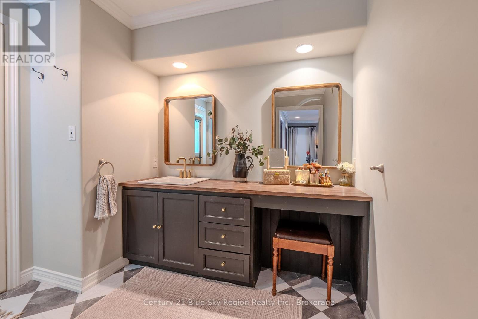 448 HOLDITCH STREET - 21