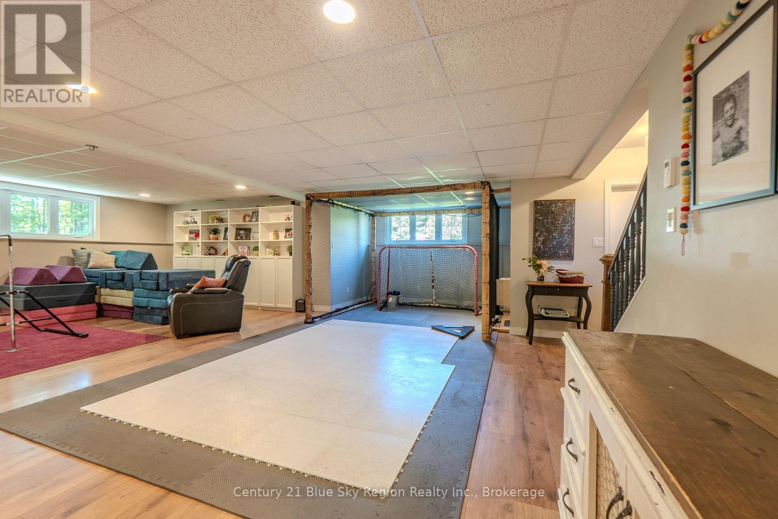 448 HOLDITCH STREET - 27