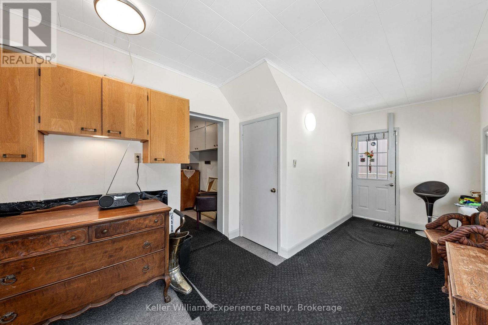 390 KING STREET - 10